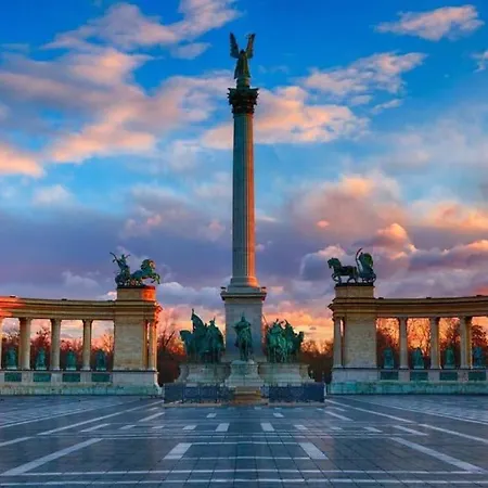 Daire Bracing At Downtown