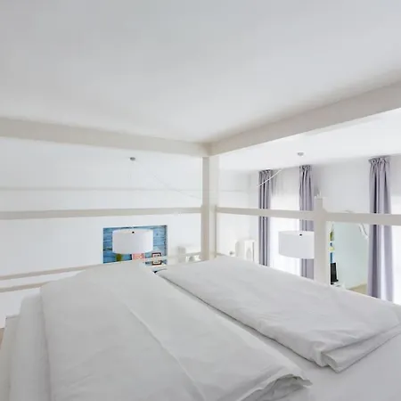 Bracing At Downtown Daire